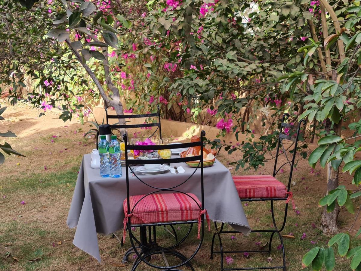 Le Souimanga Bleu Saly Bed & Breakfast Dış mekan fotoğraf