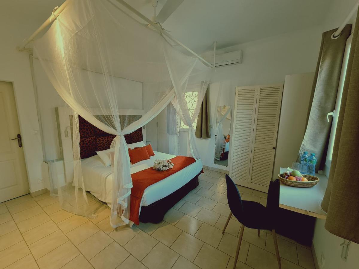 Le Souimanga Bleu Saly Bed & Breakfast Dış mekan fotoğraf