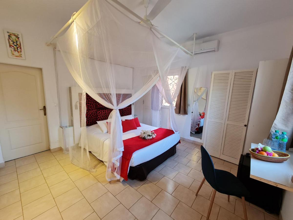 Le Souimanga Bleu Saly Bed & Breakfast Dış mekan fotoğraf