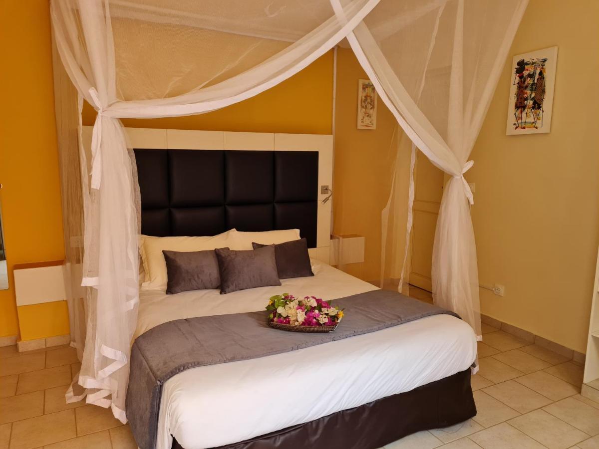 Le Souimanga Bleu Saly Bed & Breakfast Dış mekan fotoğraf