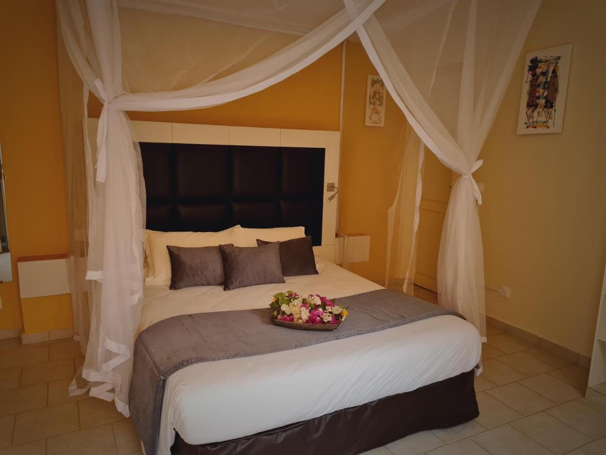 Le Souimanga Bleu Saly Bed & Breakfast Dış mekan fotoğraf