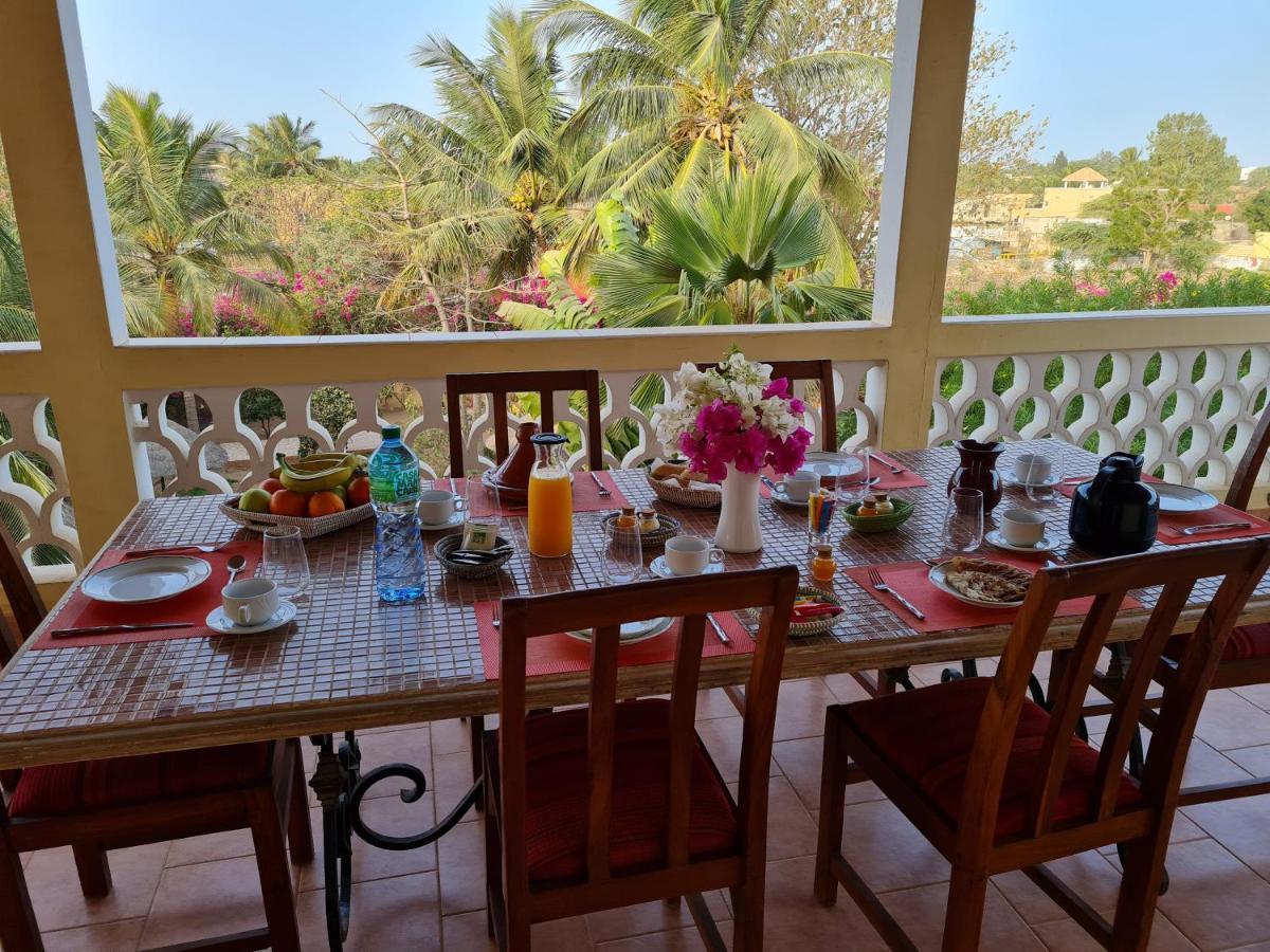 Le Souimanga Bleu Saly Bed & Breakfast Dış mekan fotoğraf