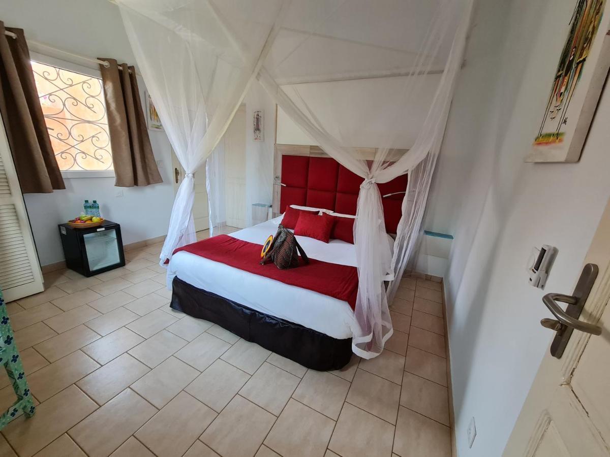 Le Souimanga Bleu Saly Bed & Breakfast Dış mekan fotoğraf