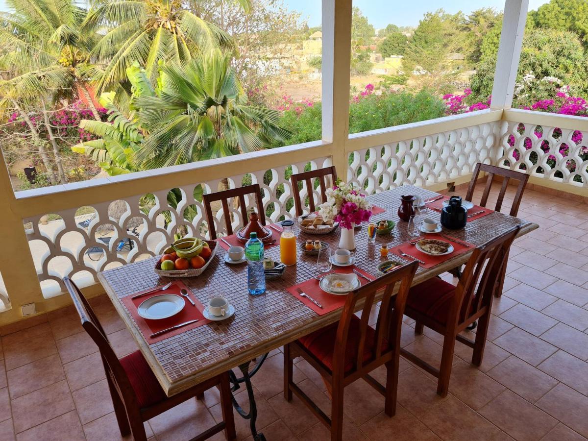 Le Souimanga Bleu Saly Bed & Breakfast Dış mekan fotoğraf