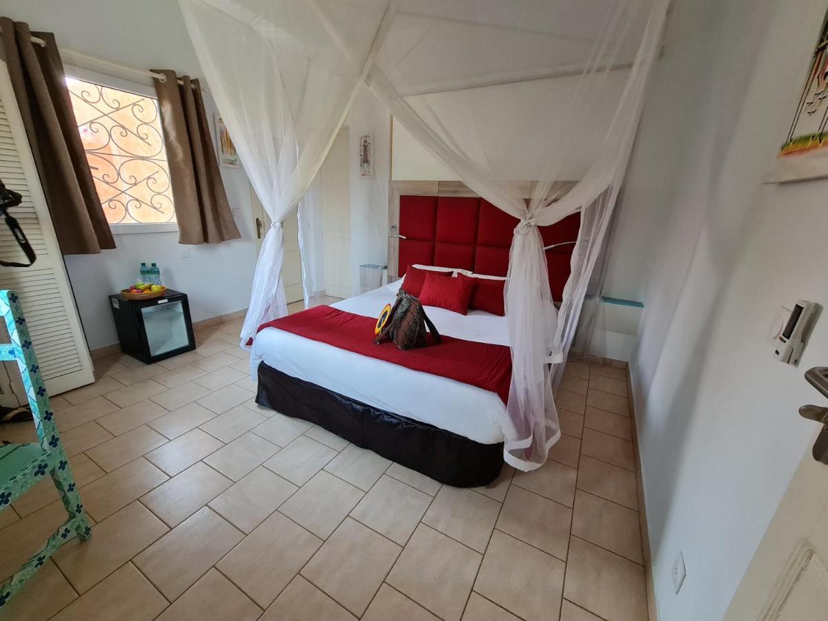 Le Souimanga Bleu Saly Bed & Breakfast Dış mekan fotoğraf