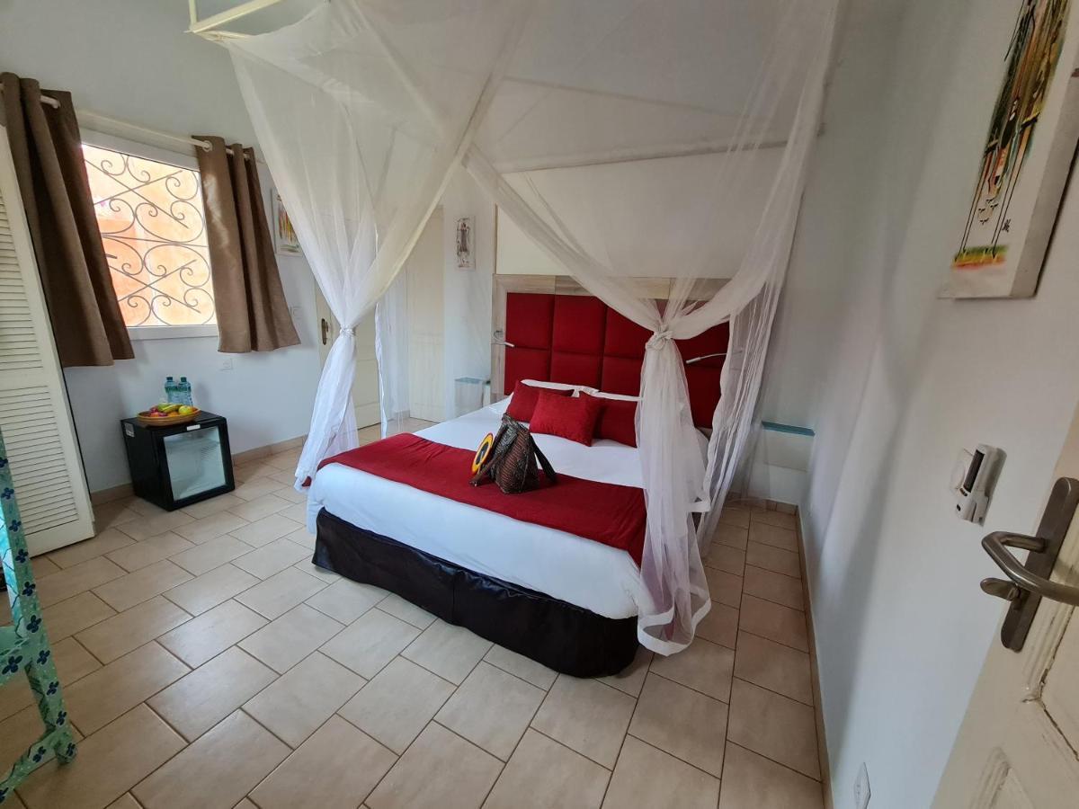 Le Souimanga Bleu Saly Bed & Breakfast Dış mekan fotoğraf