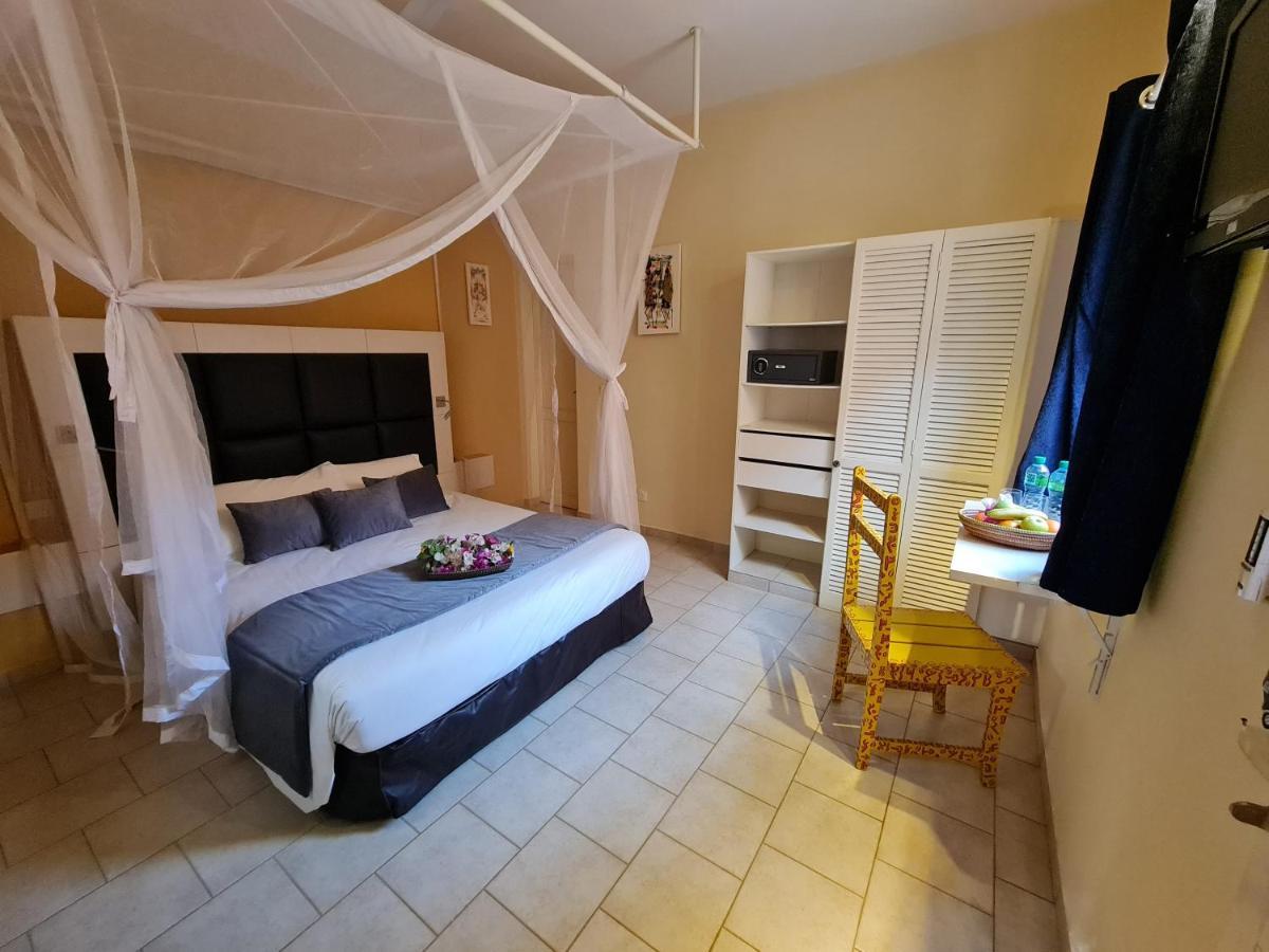 Le Souimanga Bleu Saly Bed & Breakfast Dış mekan fotoğraf