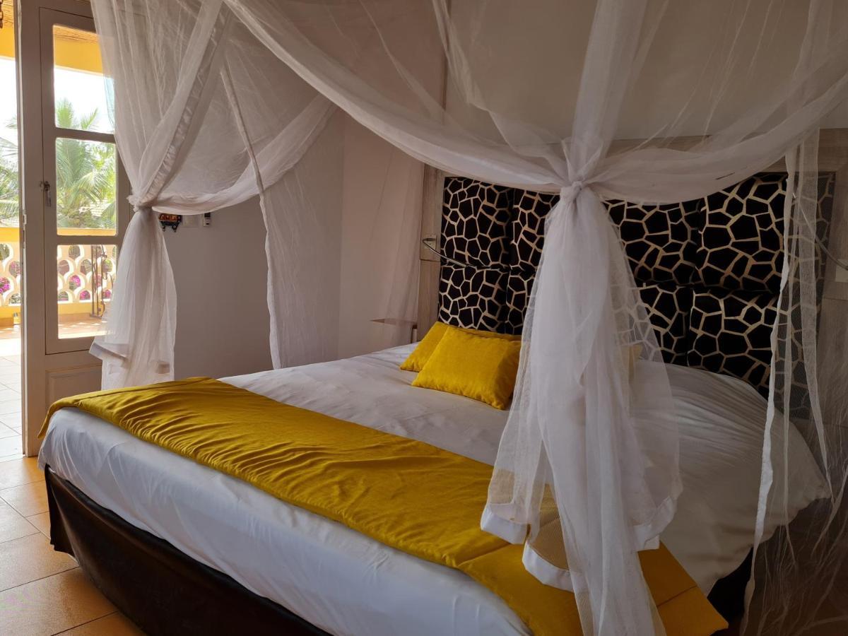 Le Souimanga Bleu Saly Bed & Breakfast Dış mekan fotoğraf