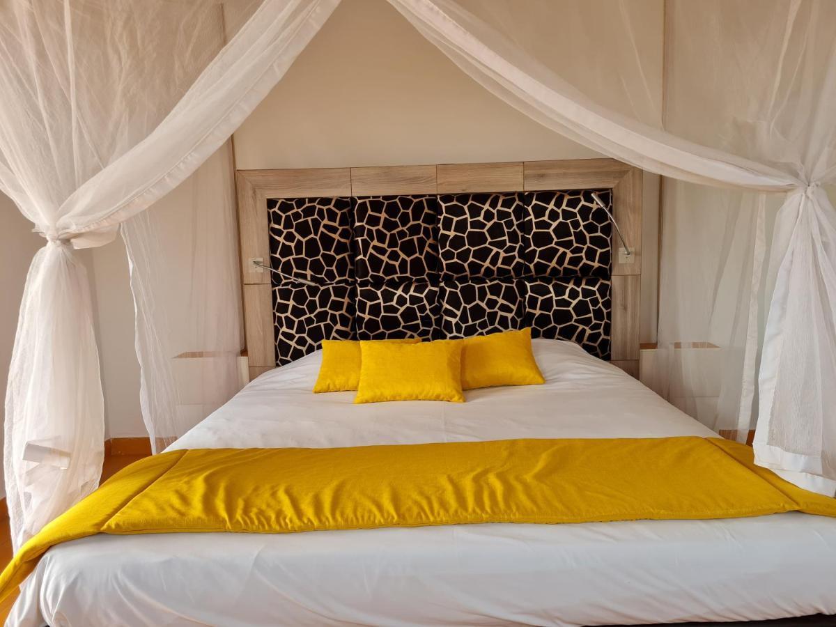 Le Souimanga Bleu Saly Bed & Breakfast Dış mekan fotoğraf