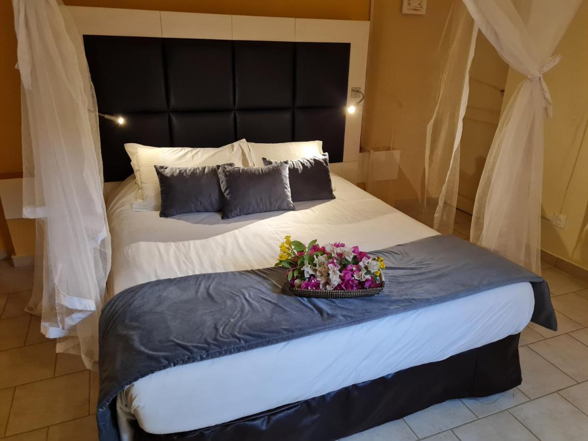 Le Souimanga Bleu Saly Bed & Breakfast Dış mekan fotoğraf